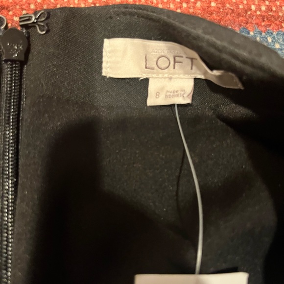 Ann Taylor LOFT black bias-cut pencil skirt, Ponte fabric, size 8 NWT - Picture 3 of 3